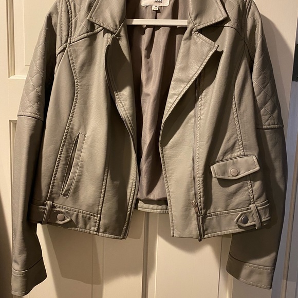 Jacket - Picture 9 of 9